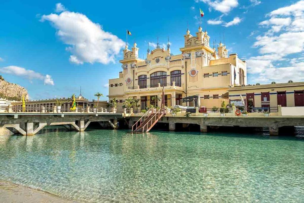 Ferienwohnung Casa Viola Elegante E Sul Mare Di Mondello Palermo Exterior foto